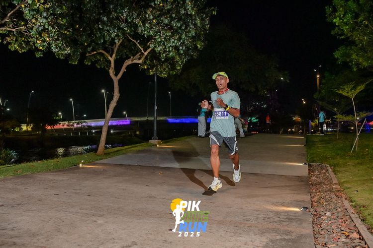 Race photo from PIK NITE RUN 2025