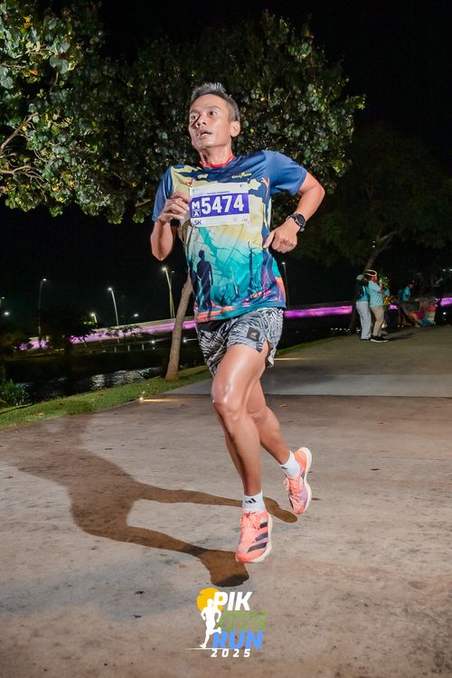 Race photo from PIK NITE RUN 2025