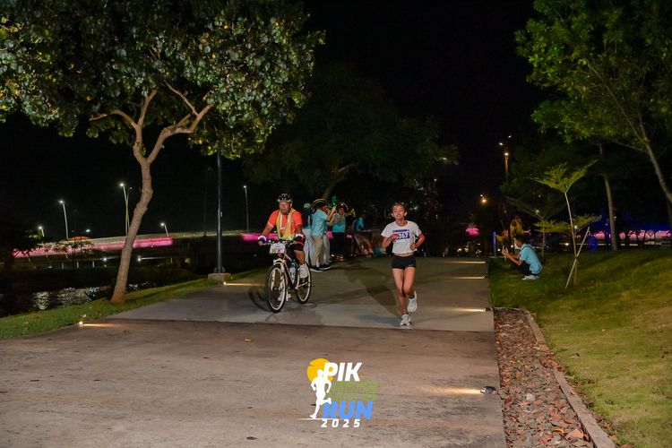 Race photo from PIK NITE RUN 2025