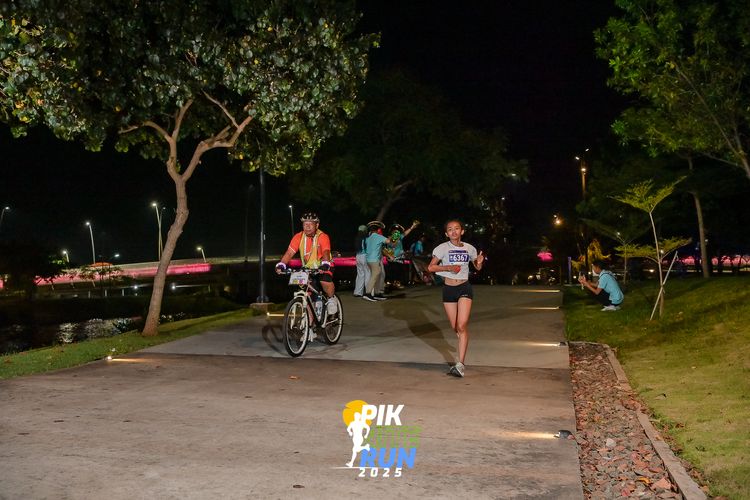 Race photo from PIK NITE RUN 2025