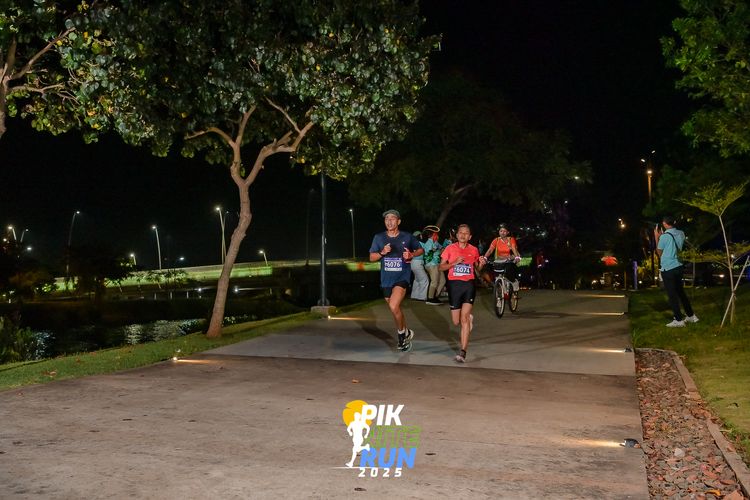 Race photo from PIK NITE RUN 2025