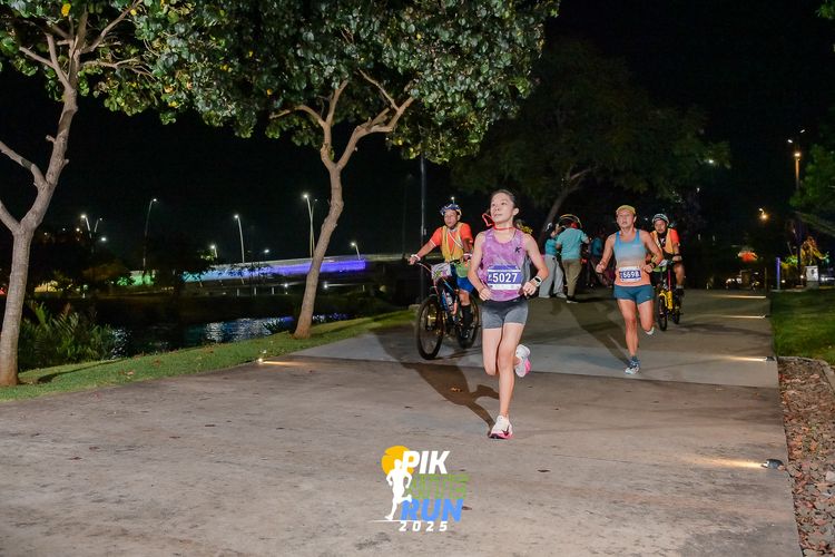 Race photo from PIK NITE RUN 2025