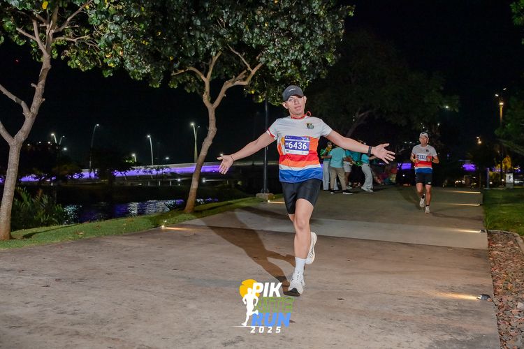 Race photo from PIK NITE RUN 2025