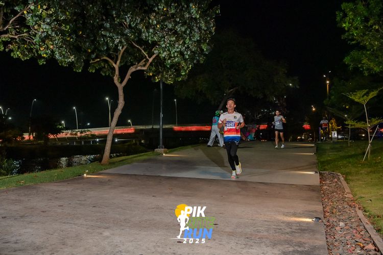 Race photo from PIK NITE RUN 2025