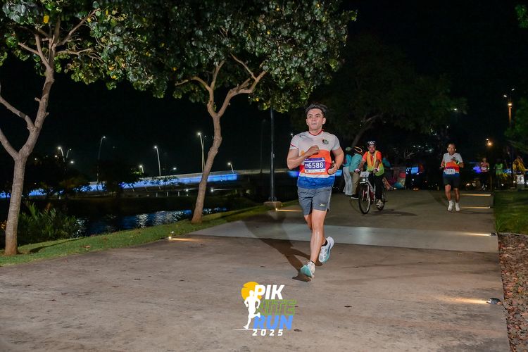 Race photo from PIK NITE RUN 2025