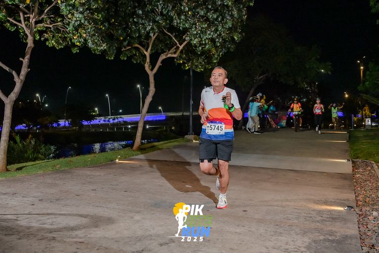 Race photo from PIK NITE RUN 2025