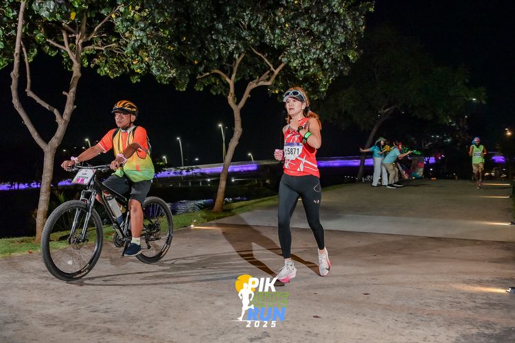 Race photo from PIK NITE RUN 2025