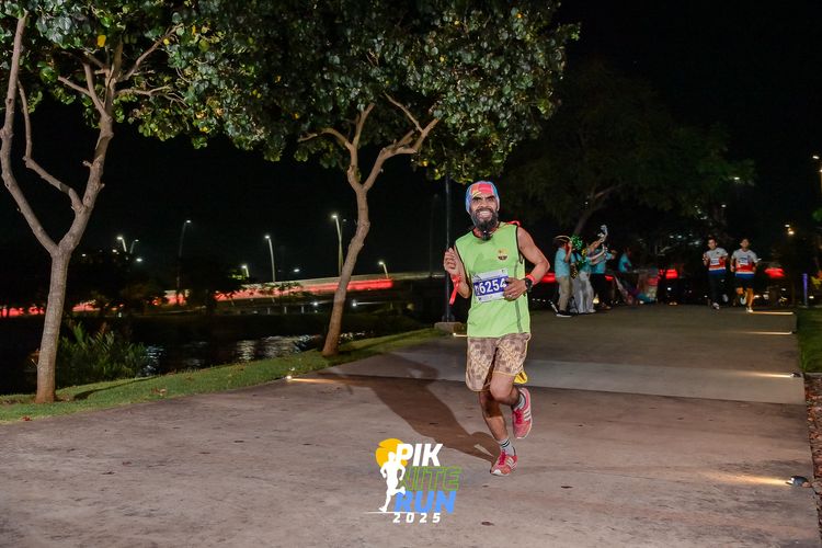Race photo from PIK NITE RUN 2025