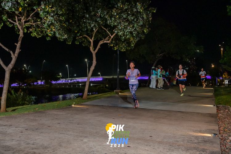 Race photo from PIK NITE RUN 2025