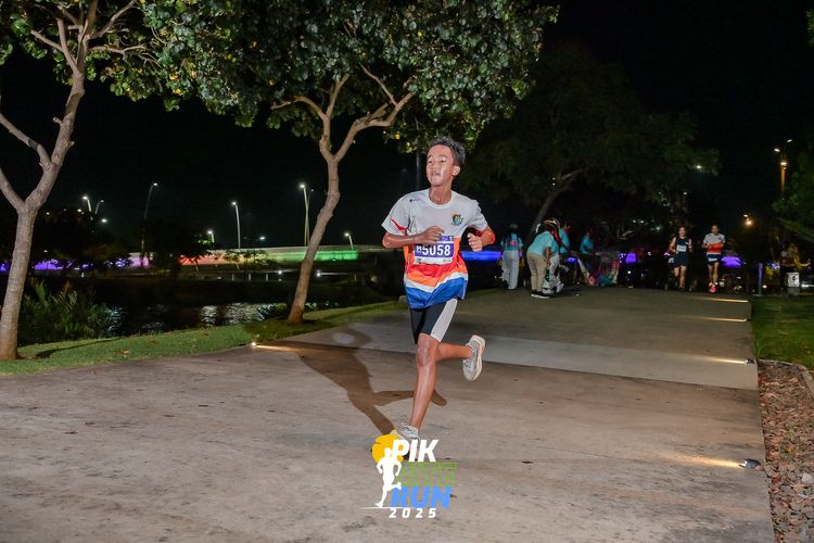 Race photo from PIK NITE RUN 2025