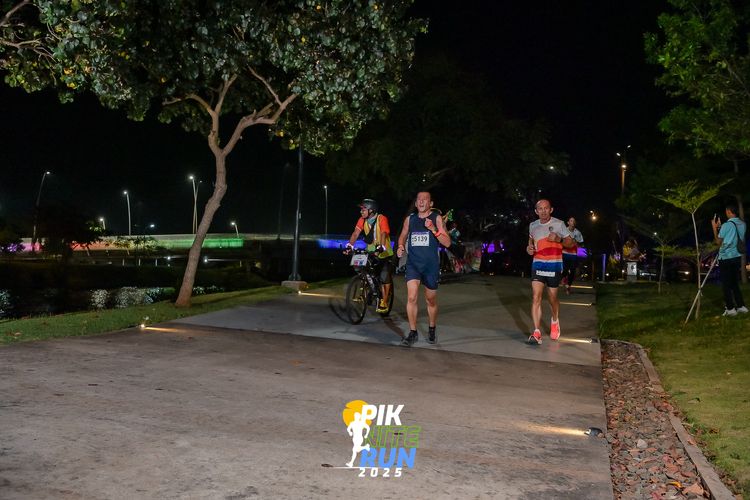 Race photo from PIK NITE RUN 2025