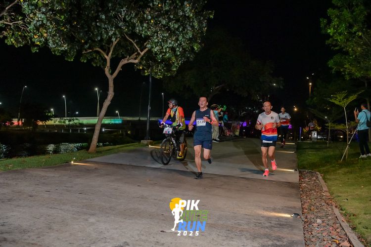 Race photo from PIK NITE RUN 2025