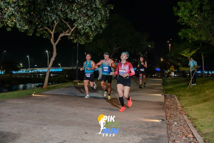 Race photo from PIK NITE RUN 2025