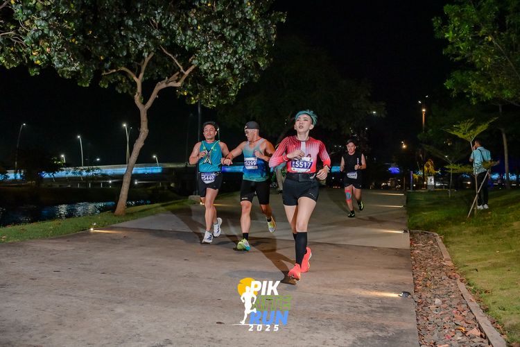 Race photo from PIK NITE RUN 2025