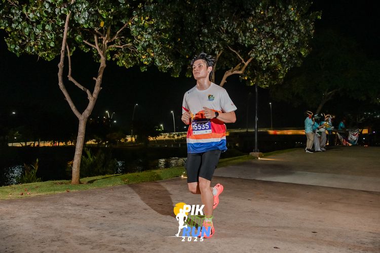 Race photo from PIK NITE RUN 2025