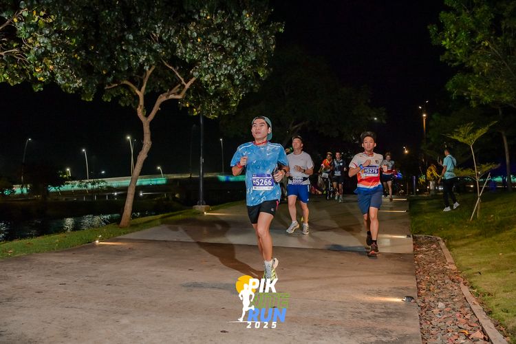 Race photo from PIK NITE RUN 2025