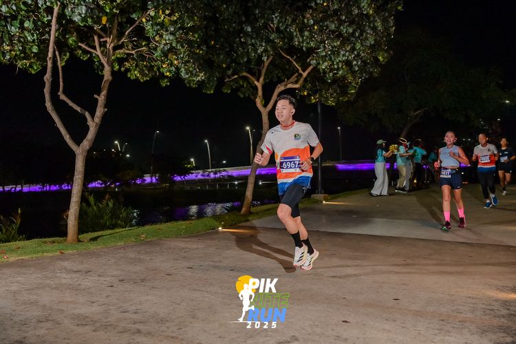 Race photo from PIK NITE RUN 2025