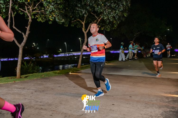 Race photo from PIK NITE RUN 2025