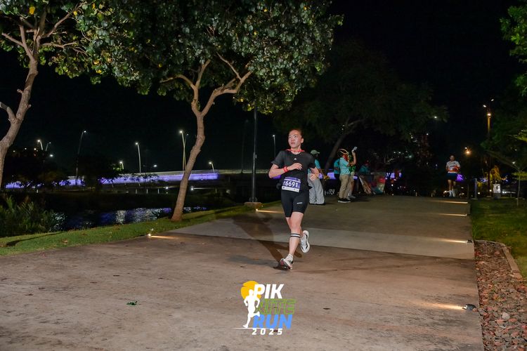 Race photo from PIK NITE RUN 2025