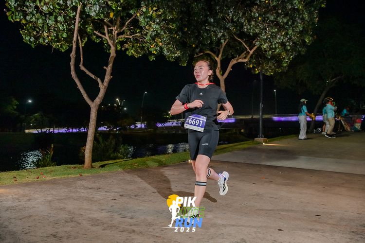 Race photo from PIK NITE RUN 2025