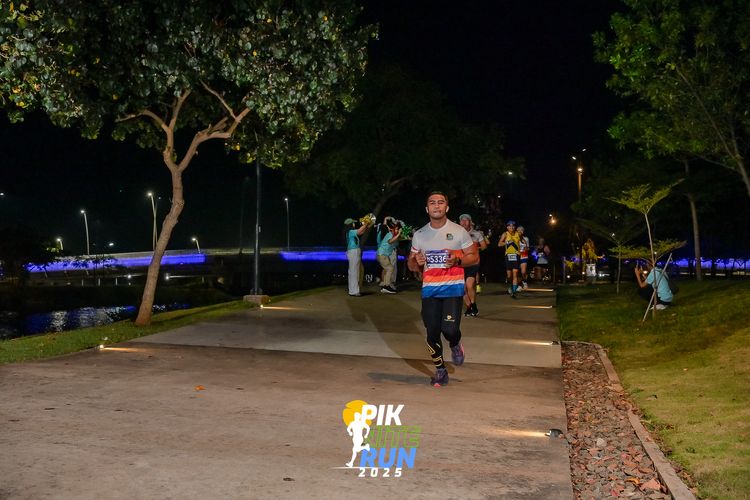 Race photo from PIK NITE RUN 2025