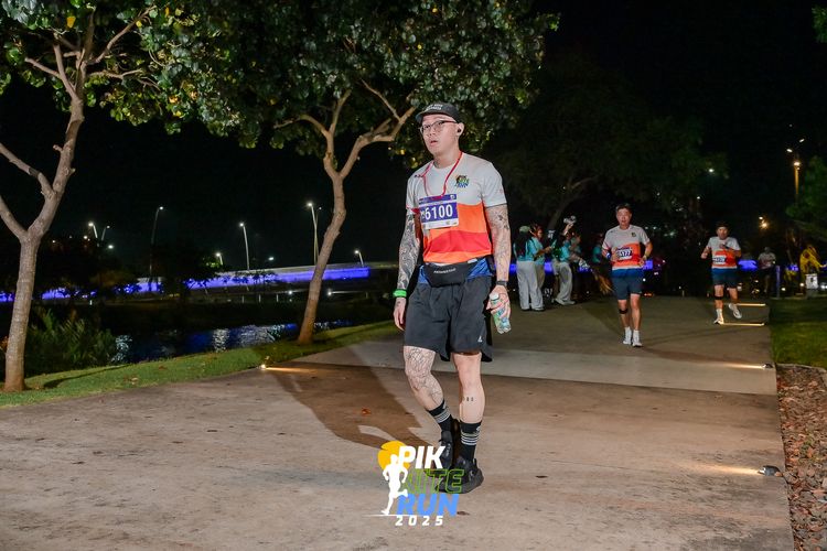 Race photo from PIK NITE RUN 2025