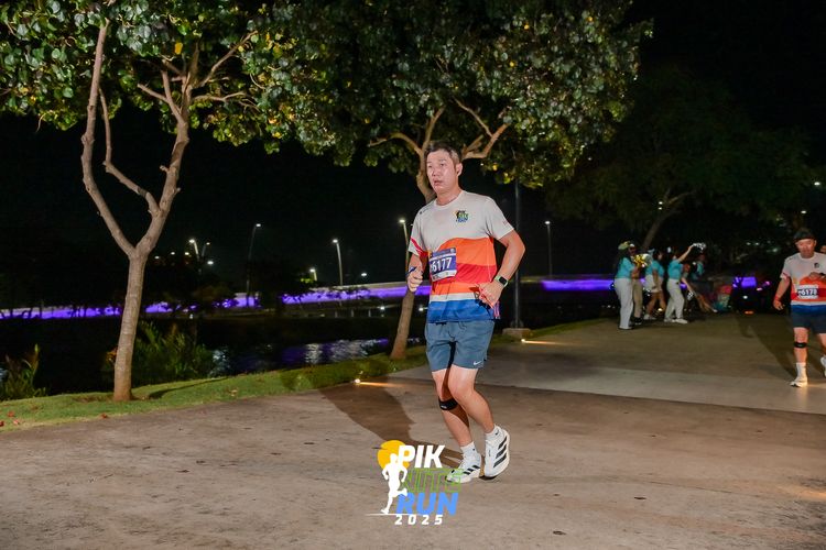 Race photo from PIK NITE RUN 2025