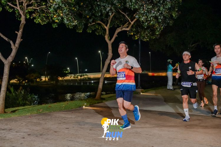 Race photo from PIK NITE RUN 2025