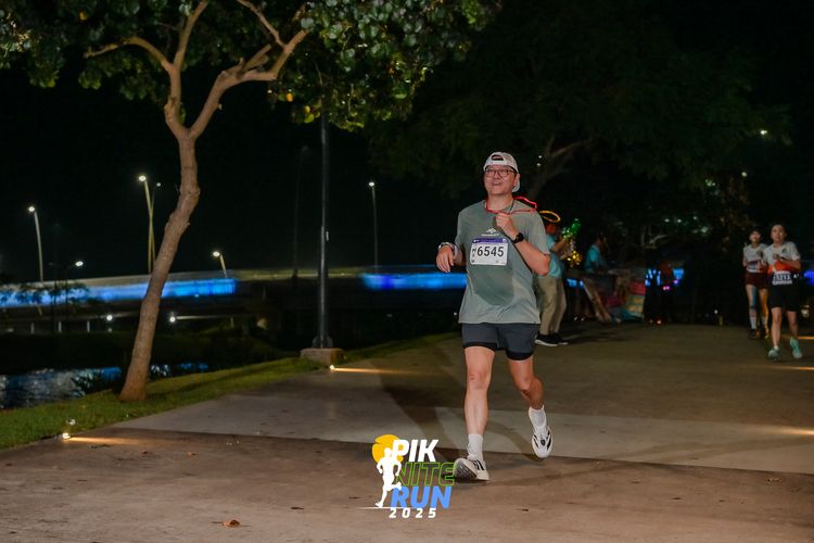 Race photo from PIK NITE RUN 2025