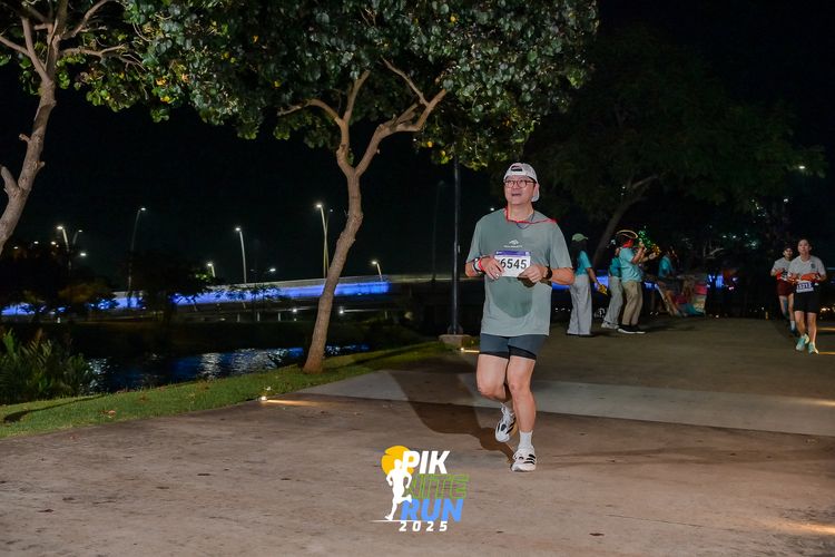 Race photo from PIK NITE RUN 2025