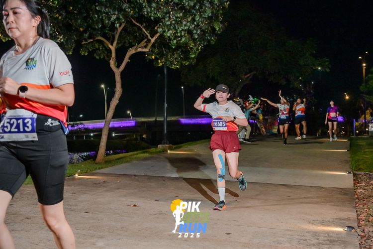 Race photo from PIK NITE RUN 2025