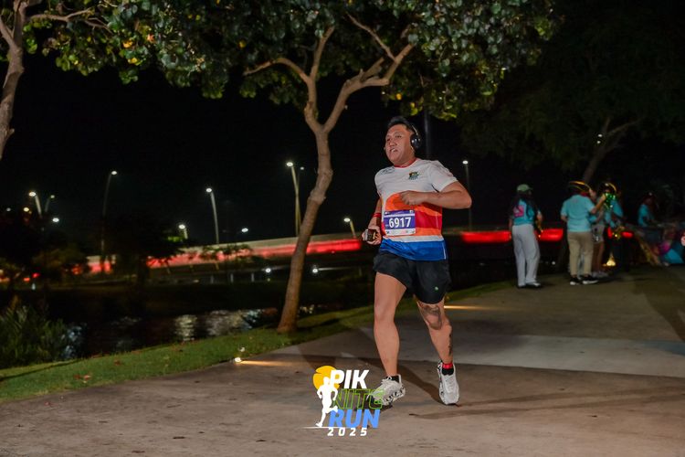 Race photo from PIK NITE RUN 2025