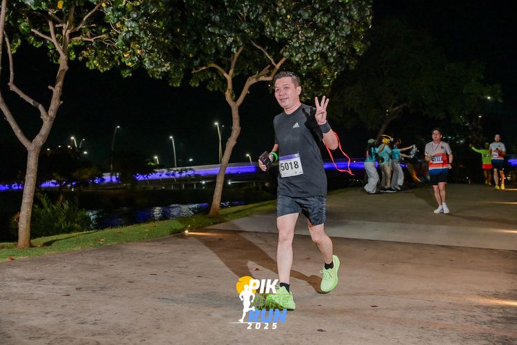 Race photo from PIK NITE RUN 2025