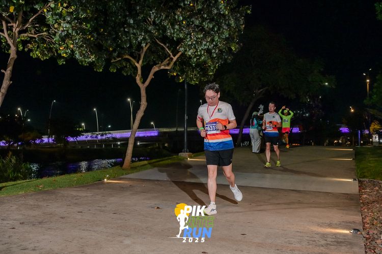 Race photo from PIK NITE RUN 2025
