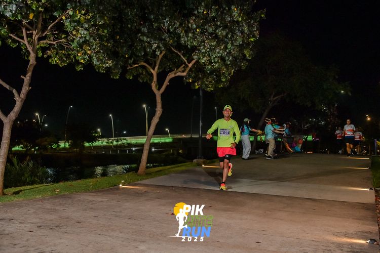 Race photo from PIK NITE RUN 2025