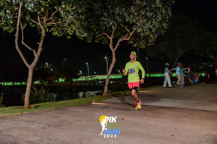 Race photo from PIK NITE RUN 2025