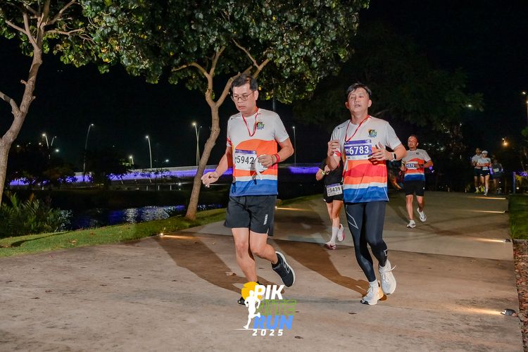 Race photo from PIK NITE RUN 2025
