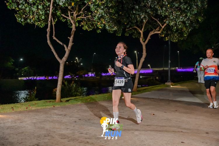 Race photo from PIK NITE RUN 2025