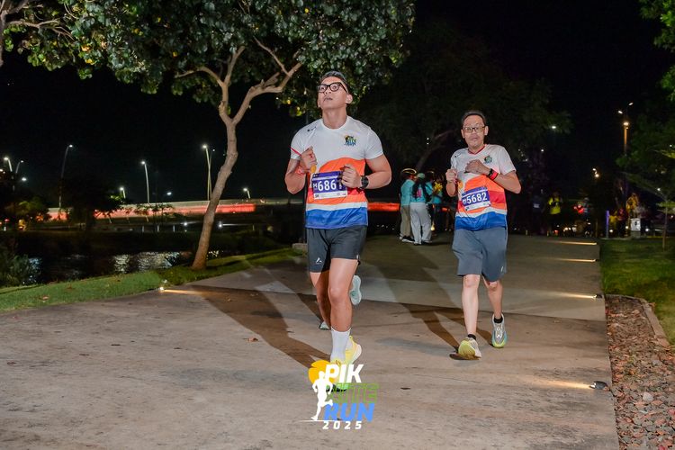 Race photo from PIK NITE RUN 2025