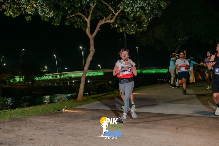 Race photo from PIK NITE RUN 2025
