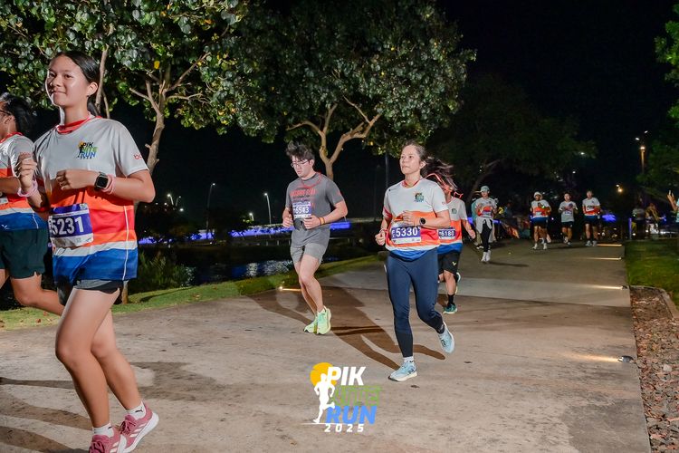 Race photo from PIK NITE RUN 2025
