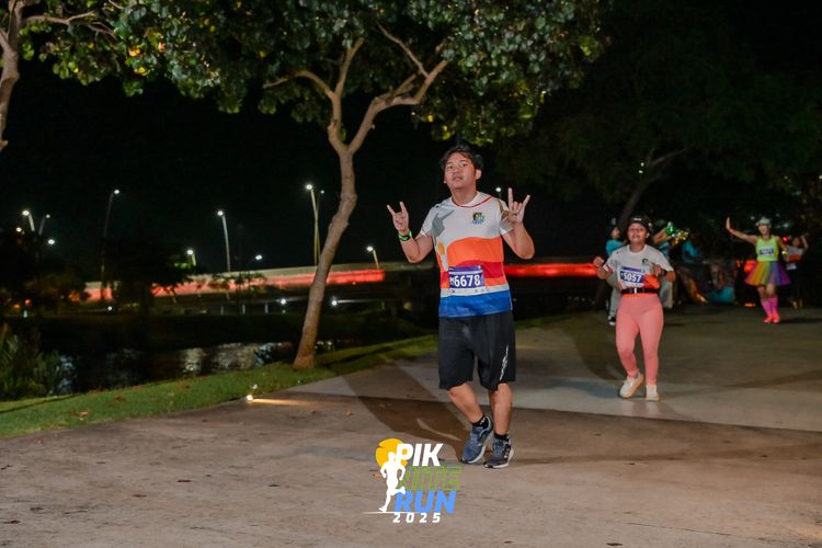 Race photo from PIK NITE RUN 2025