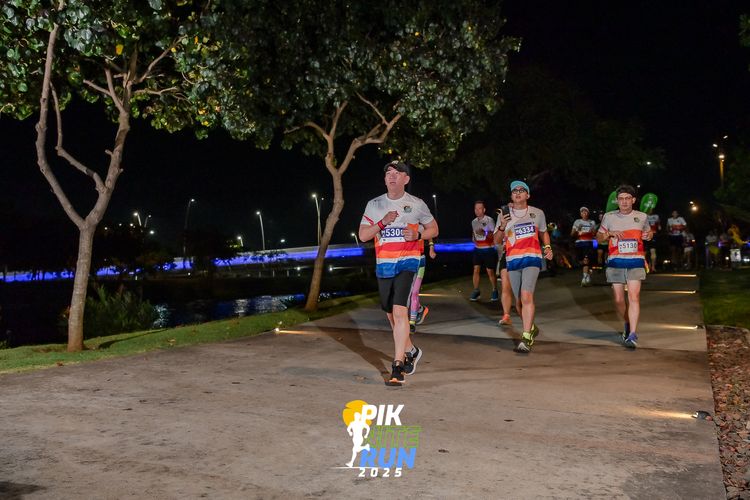 Race photo from PIK NITE RUN 2025