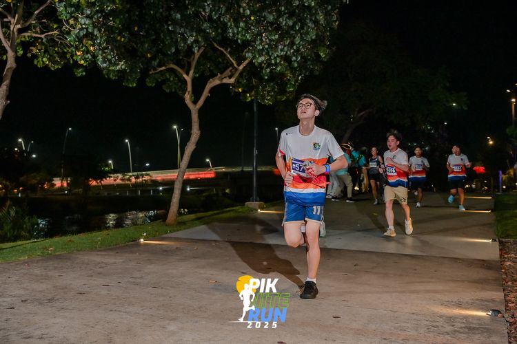 Race photo from PIK NITE RUN 2025