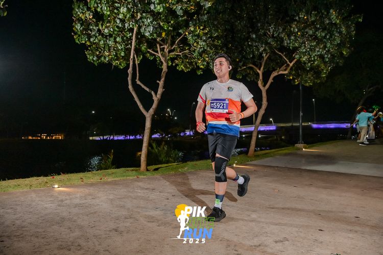 Race photo from PIK NITE RUN 2025