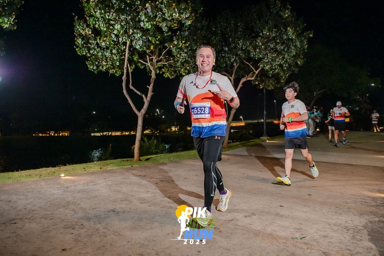 Race photo from PIK NITE RUN 2025