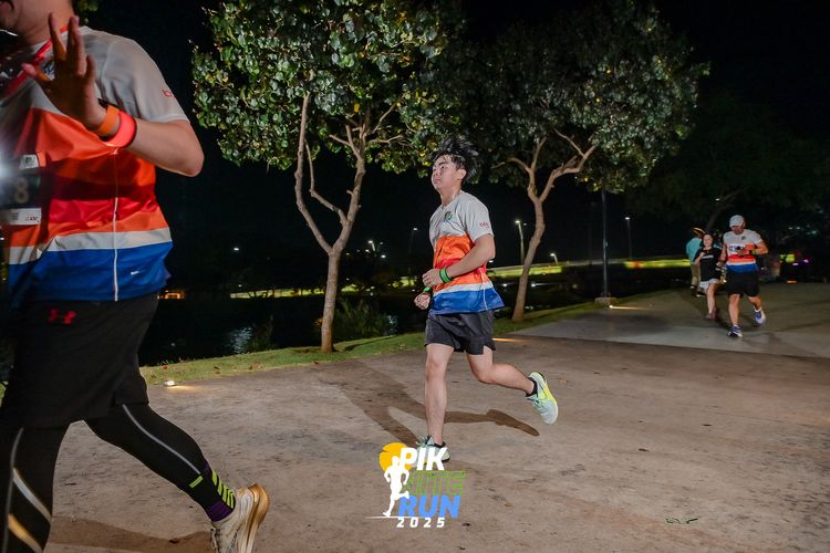 Race photo from PIK NITE RUN 2025