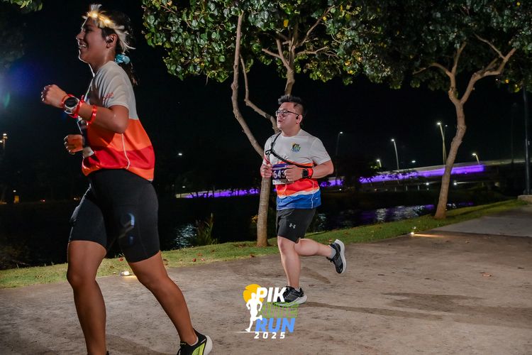 Race photo from PIK NITE RUN 2025