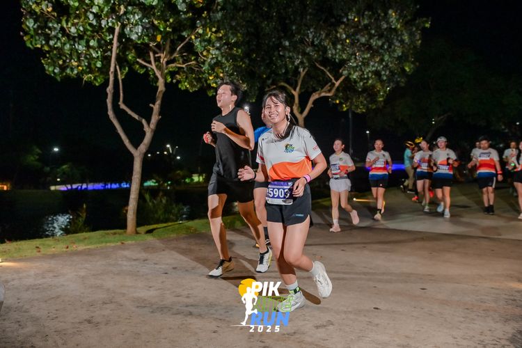 Race photo from PIK NITE RUN 2025