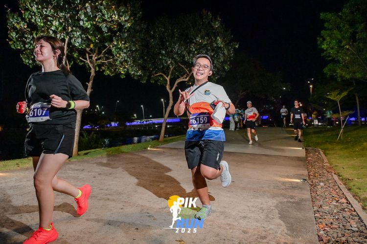 Race photo from PIK NITE RUN 2025